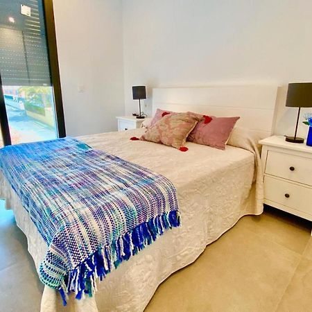 Chalet Con Piscina Privada En La Urb. De Puerto Rey Los Amarguillos Kültér fotó