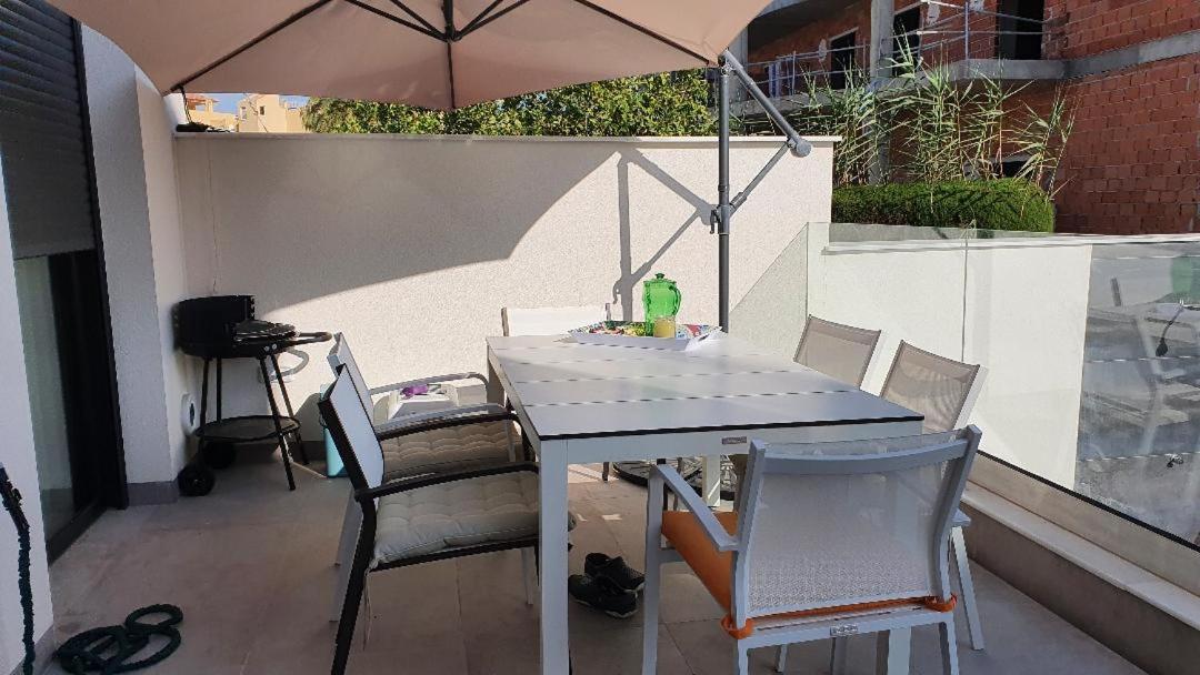 Chalet Con Piscina Privada En La Urb. De Puerto Rey Los Amarguillos Kültér fotó